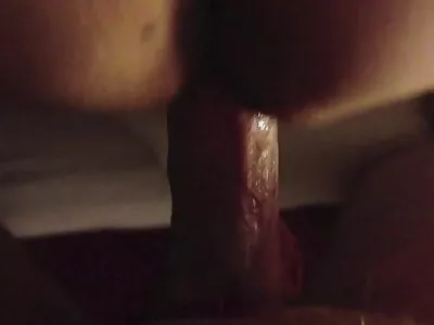 ਲਿਕਿੰਗ ਬਾਜ਼ ਵੀਡੀਓ (ਜ਼ਰੀਨ)